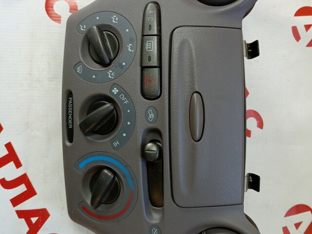 Блок управления печкой и кондиционером TOYOTA Platz 