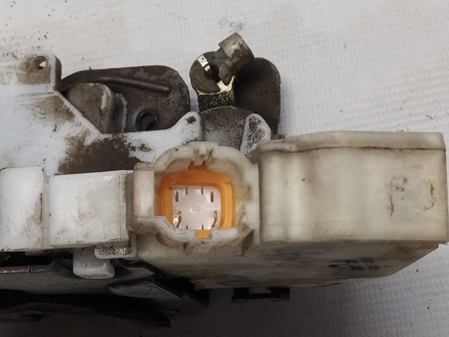 Замок двери NISSAN Primera 