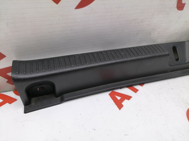 Накладка замка багажника TOYOTA Corolla Runx 