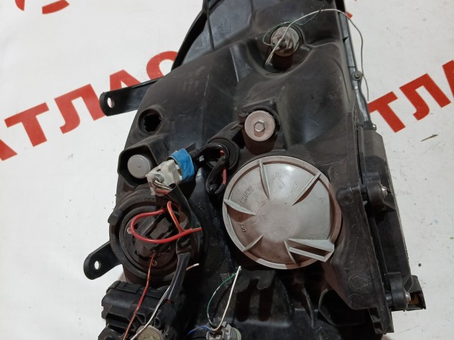 Фара TOYOTA Noah 