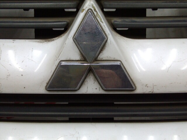 Решетка радиатора MITSUBISHI Dion 