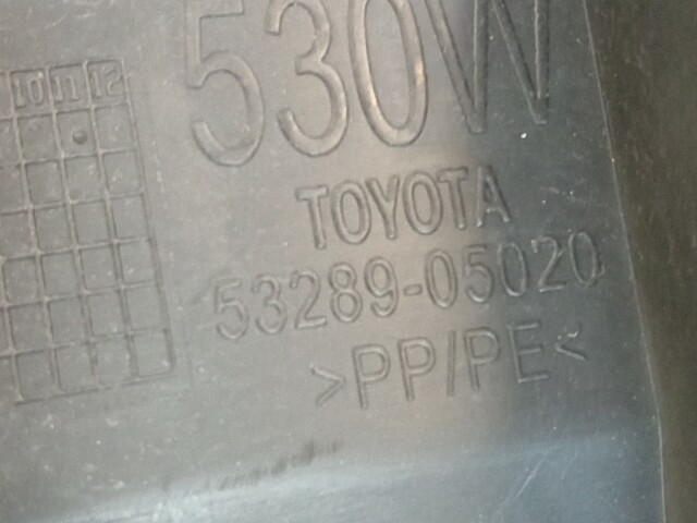 Накладка на радиатор TOYOTA Avensis 