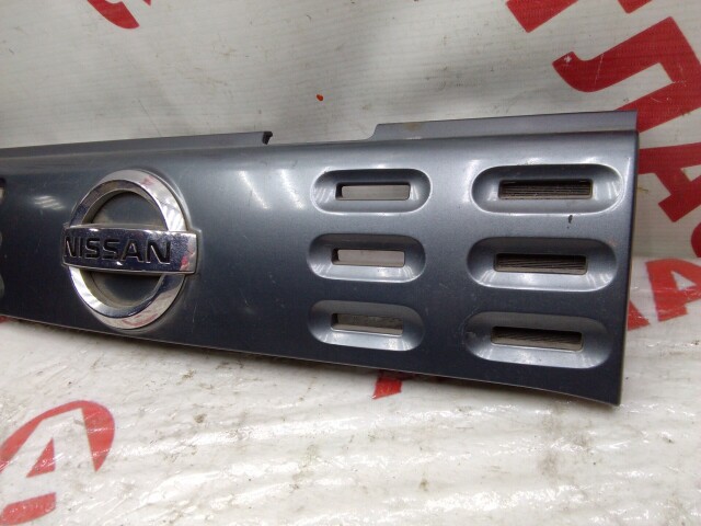 Решетка радиатора NISSAN Cube 