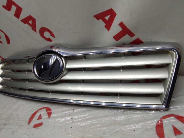 Решетка радиатора TOYOTA Avensis 