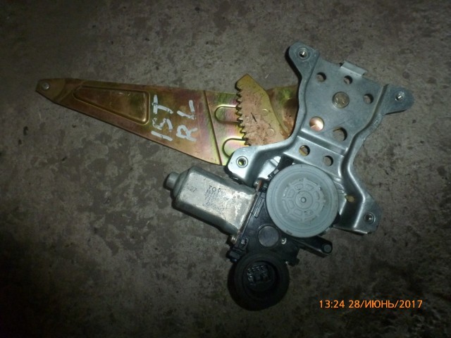 Стеклоподъемник TOYOTA Ist 