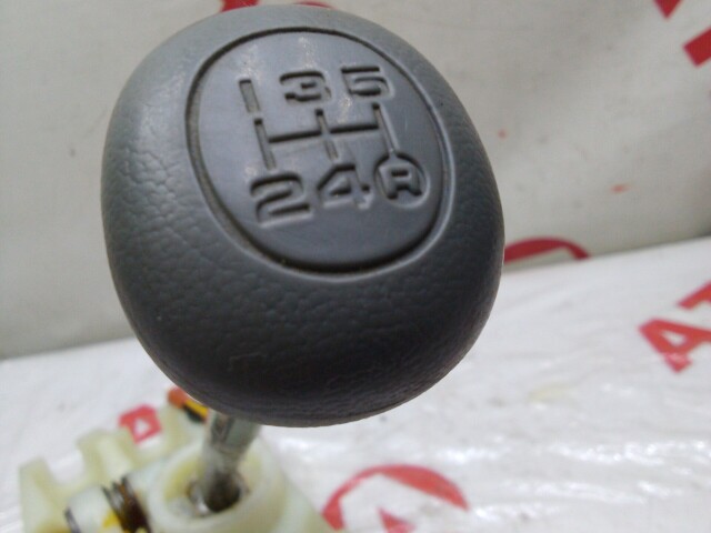 Рычаг КПП TOYOTA Vitz 