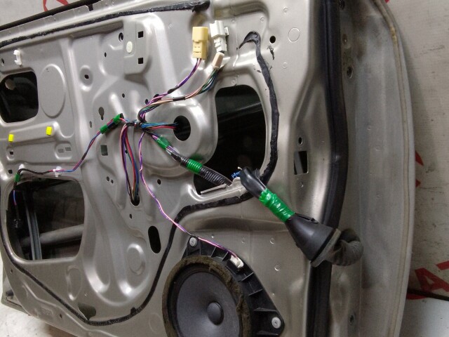 Дверь TOYOTA Corolla 