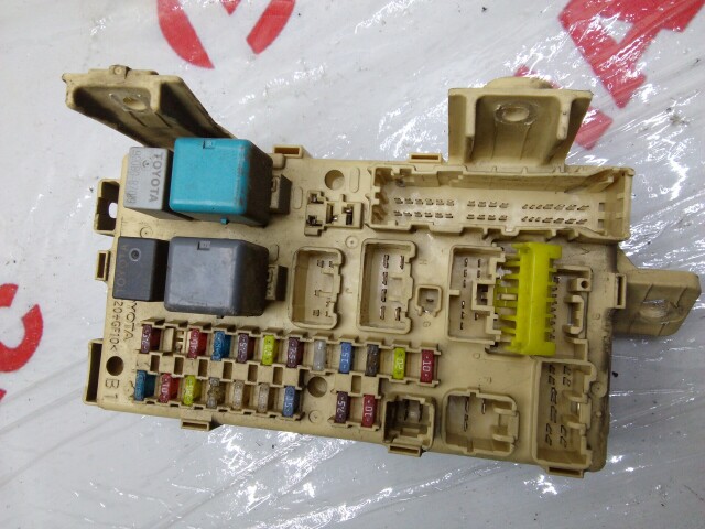 Блок предохранителей TOYOTA Avensis 1ZZ-FE