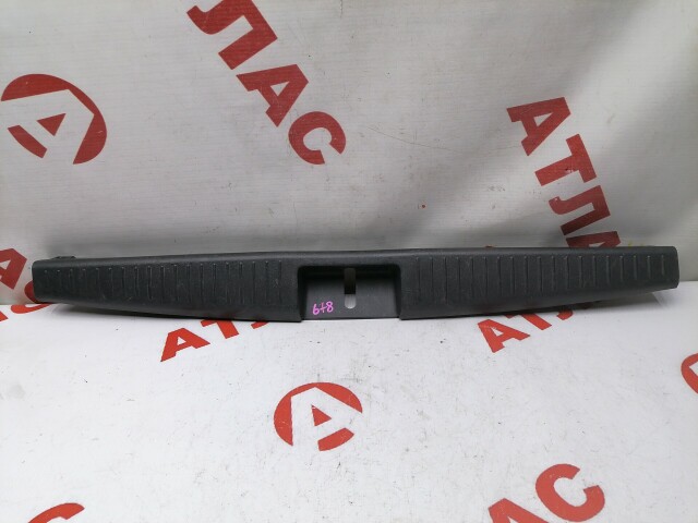 Накладка замка багажника TOYOTA Vitz 