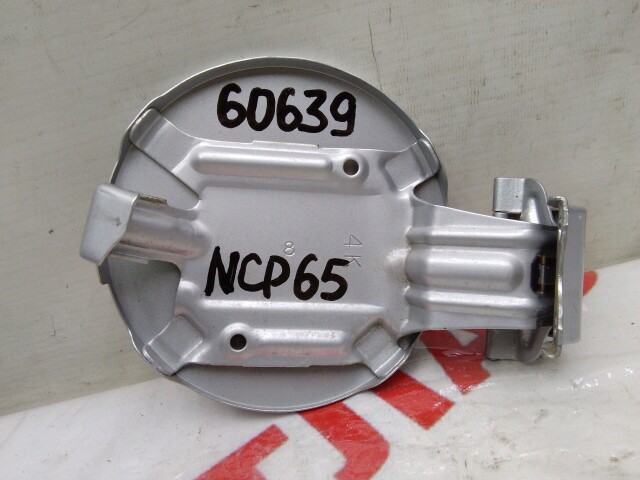 Лючок бензобака TOYOTA Ist 