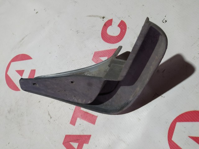 Брызговик NISSAN Primera 