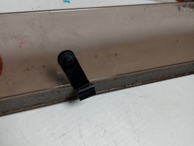 Ветровик TOYOTA Ist 