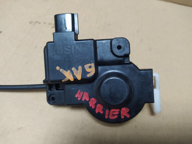 Замок лючка бензобака TOYOTA Harrier 