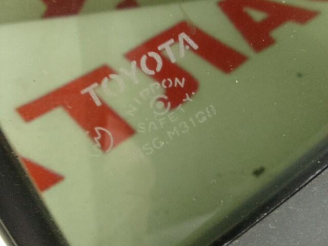 Треугольник (стекло) TOYOTA Vitz 