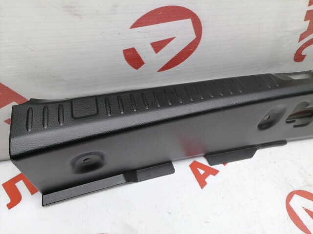 Накладка замка багажника NISSAN Primera 