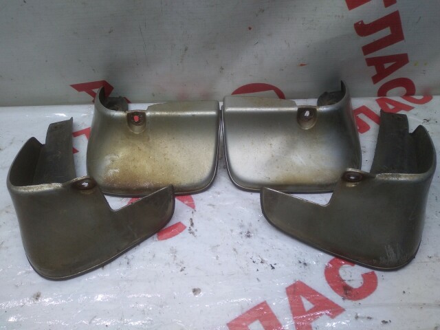 Брызговик TOYOTA Corolla 