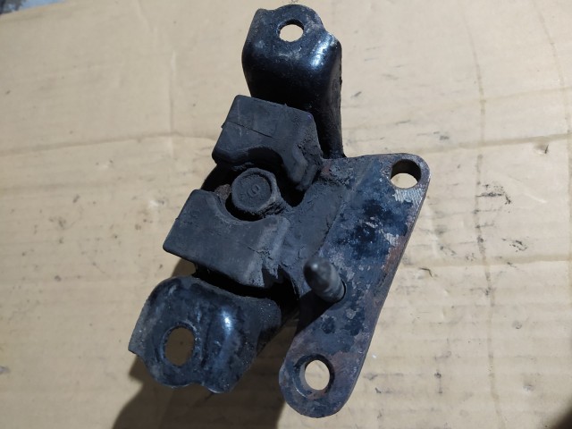 Подушка ДВС TOYOTA Carina E 