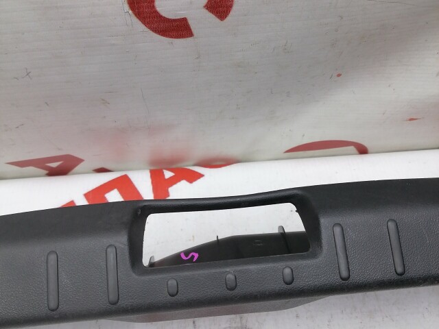 Накладка замка багажника TOYOTA Corolla 