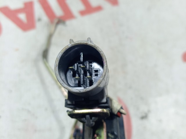 Замок двери TOYOTA Camry 