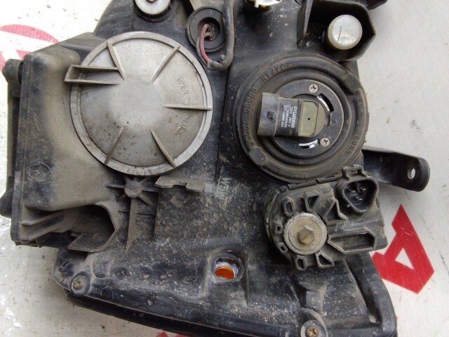 Фара TOYOTA Noah 