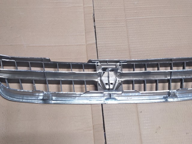 Решетка радиатора TOYOTA Corolla 