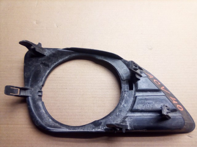 Оправа туманки TOYOTA Camry 