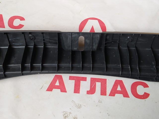 Накладка замка багажника TOYOTA Ist 