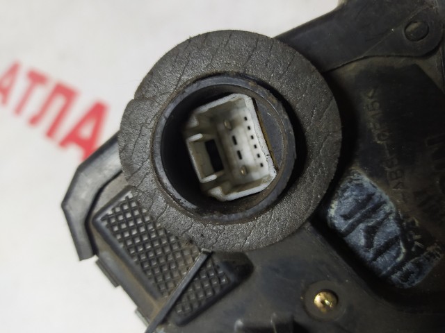 Замок двери TOYOTA Avensis 