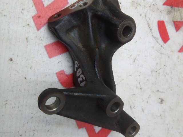 Кронштейн подушки ДВС TOYOTA Platz 1SZ-FE