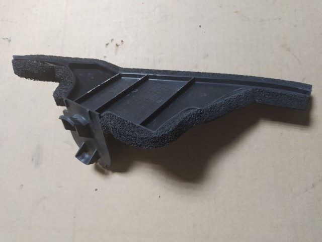 Пыльник крыла TOYOTA Avensis 