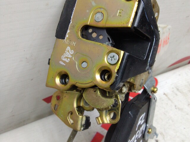 Замок двери TOYOTA Corolla Fielder 