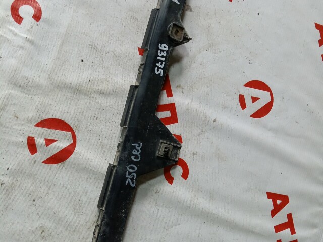 Крепление бампера TOYOTA Avensis 