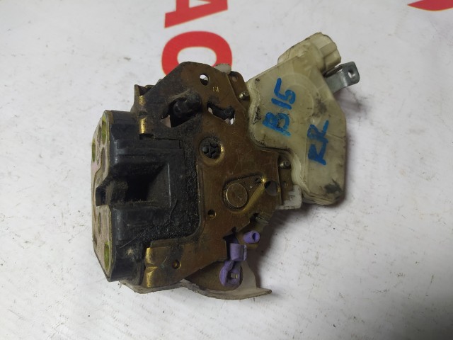 Замок двери NISSAN Sunny 