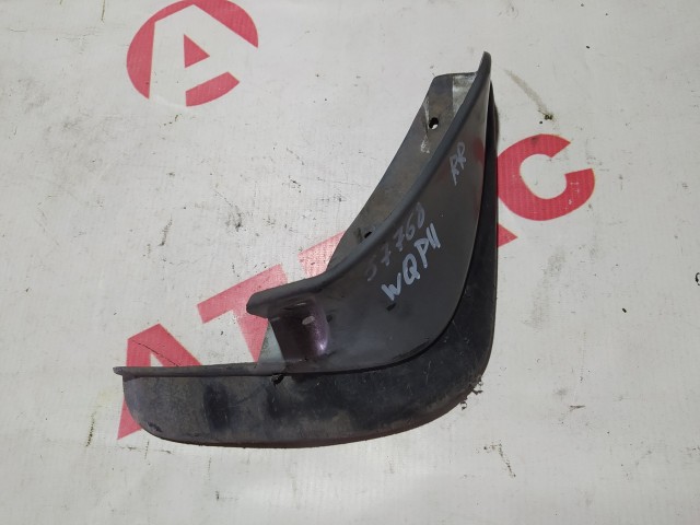 Брызговик NISSAN Primera 