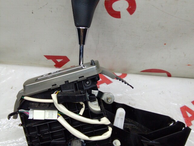 Рычаг КПП TOYOTA Avensis 