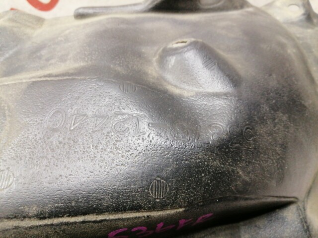 Подкрылок TOYOTA Corolla Axio 