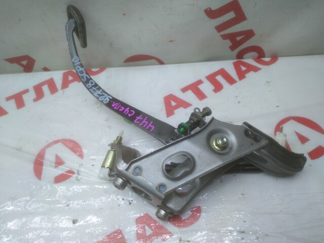 Педаль сцепления TOYOTA Vitz 