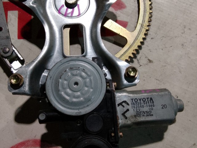 Стеклоподъемник TOYOTA Ist 