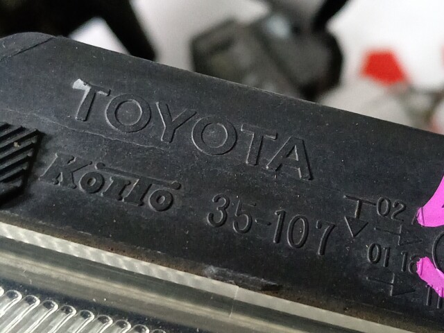Фара TOYOTA Avensis 