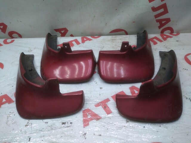 Брызговик MAZDA Premacy 