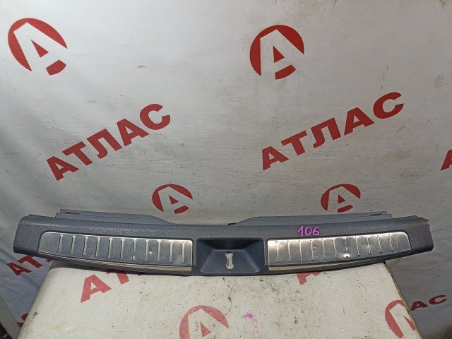 Накладка замка багажника TOYOTA Avensis 