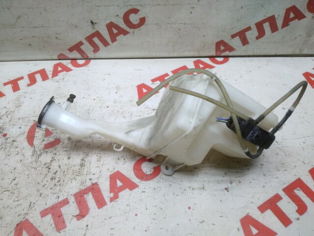 Бачок омывателя TOYOTA Ist 