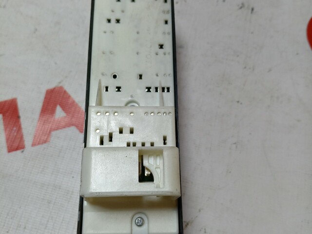 Блок управления стеклоподъемниками TOYOTA Vitz 