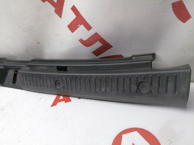 Накладка замка багажника TOYOTA Corolla Fielder 