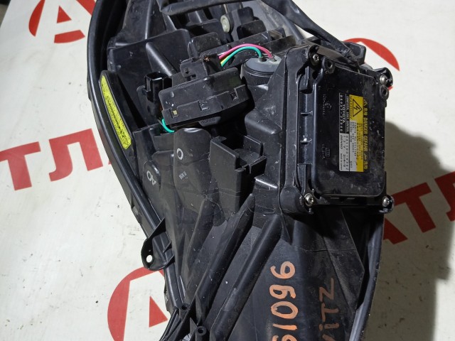 Фара TOYOTA Vitz 