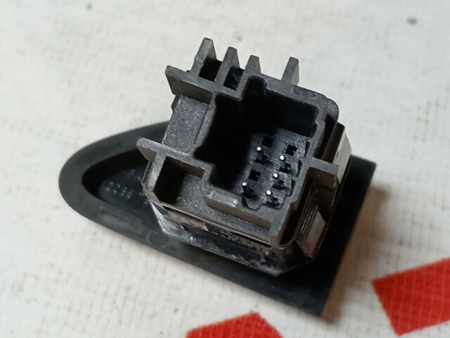 Кнопка включения аварийной остановки RENAULT Duster 