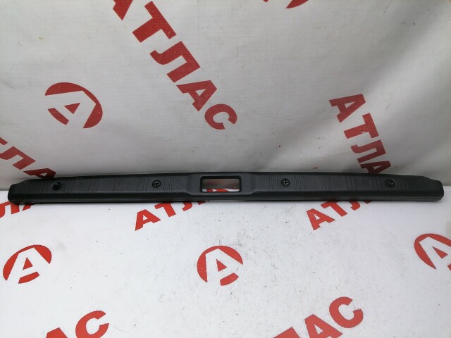 Накладка замка багажника NISSAN Sunny 