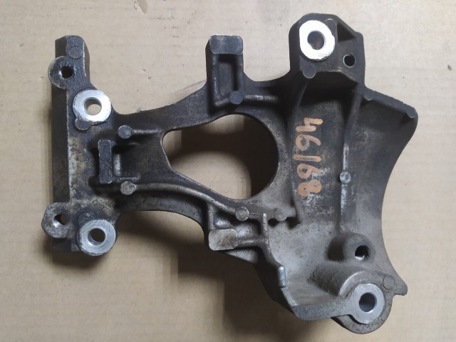 Кронштейн HONDA Stepwgn R20A