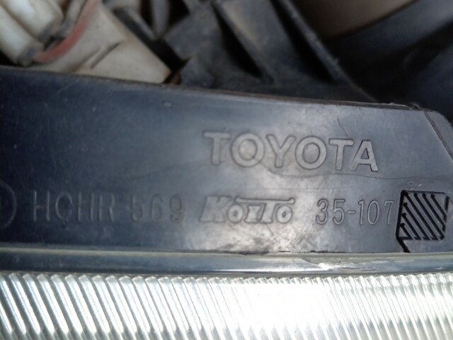Фара TOYOTA Avensis 