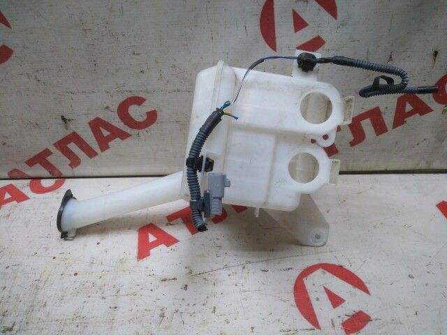 Бачок омывателя TOYOTA Vitz 